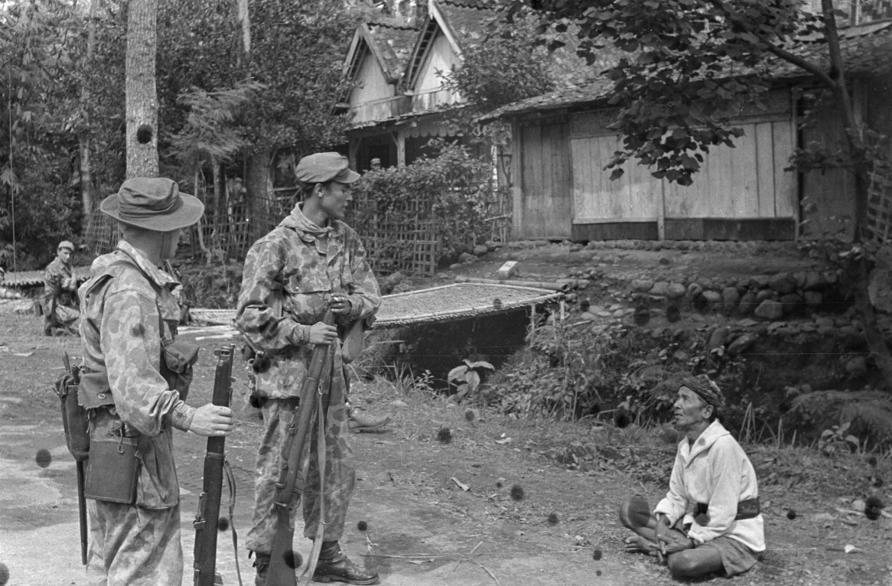 Dutch patrol at Semarang, Java, 23 July 1947