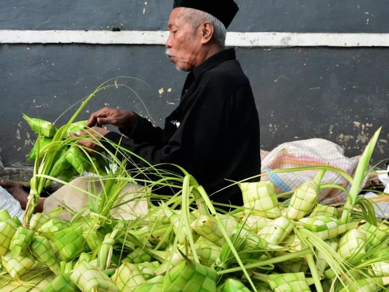 Society: Hunting for Woven Eid Ketupat&nbsp;Casings