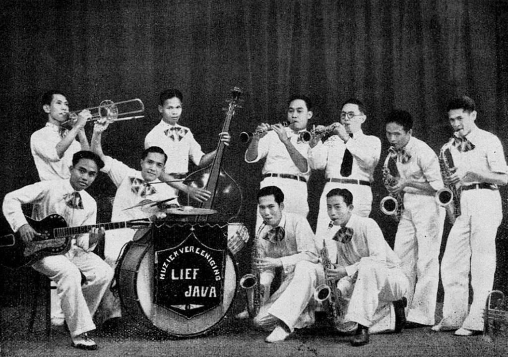 Ismail Marzuki with The Jazz Division of Lief Java Orchestra 1936